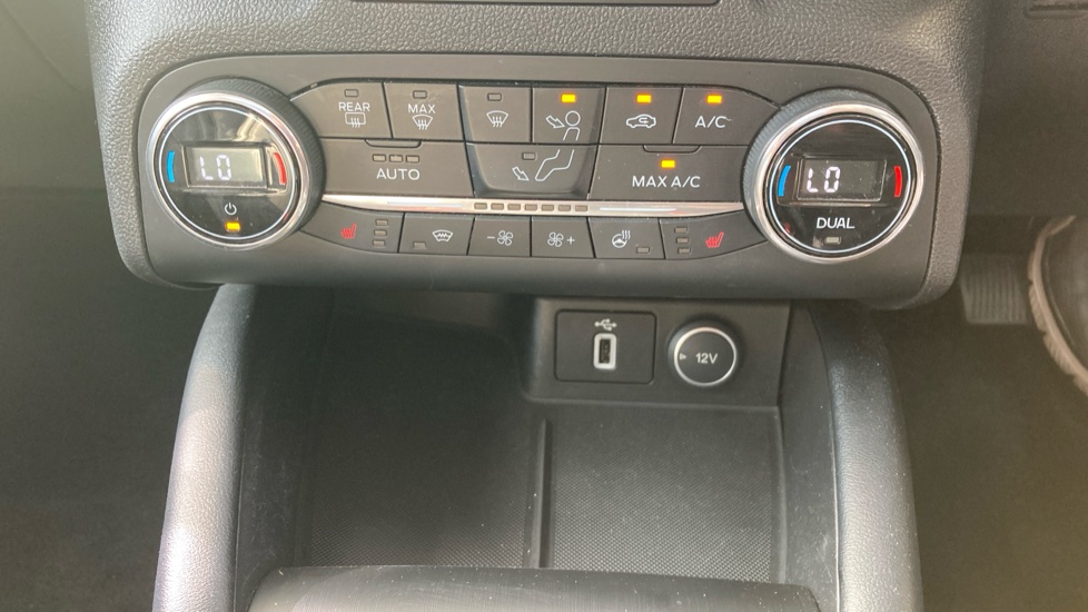 Ford Focus Vignale 2.0 EcoBlue 5dr Auto Diesel Estate - Image 23
