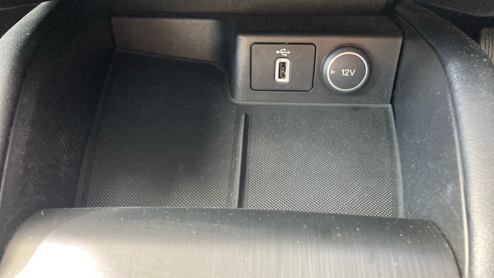 Ford Focus Vignale 2.0 EcoBlue 5dr Auto Diesel Estate - Image 24