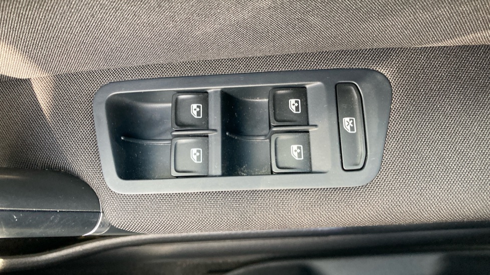 Volkswagen Golf SV 1.5 TSI EVO 130 SE 5dr Petrol Hatchback - Image 31