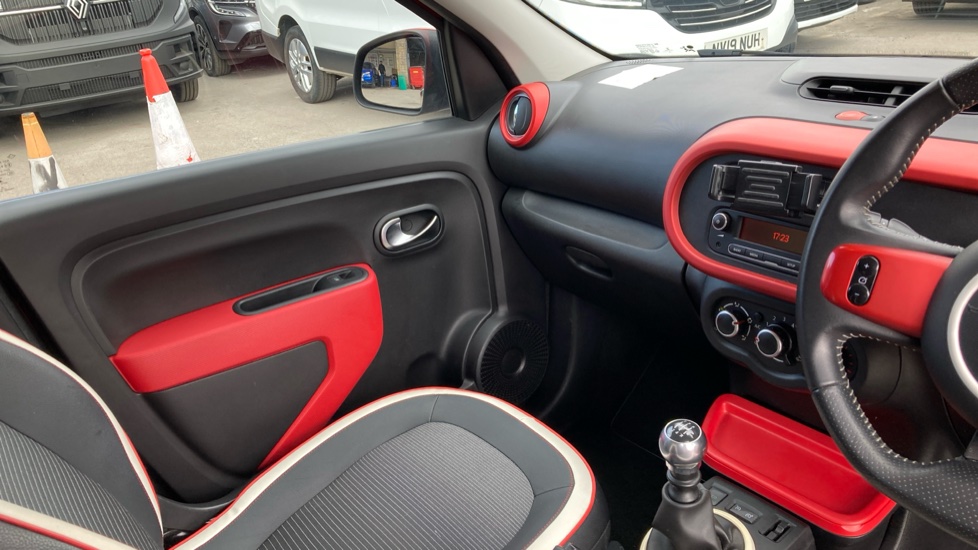 Renault Twingo 0.9 TCE Dynamique 5dr [Start Stop] Petrol Hatchback - Image 14