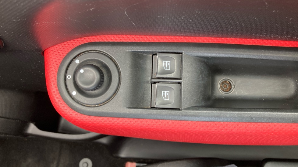 Renault Twingo 0.9 TCE Dynamique 5dr [Start Stop] Petrol Hatchback - Image 26