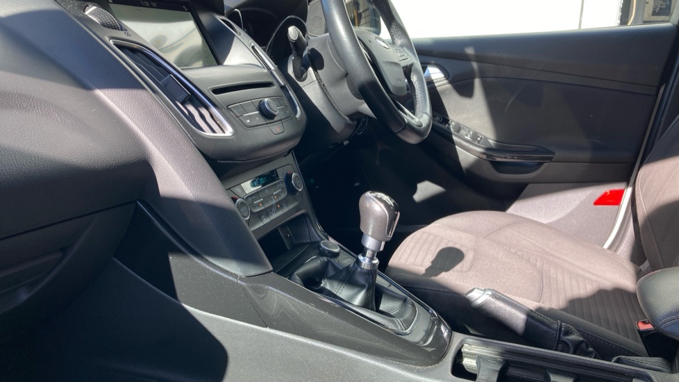 Ford Focus 1.0 EcoBoost 125 Titanium 5dr Petrol Hatchback - Image 13