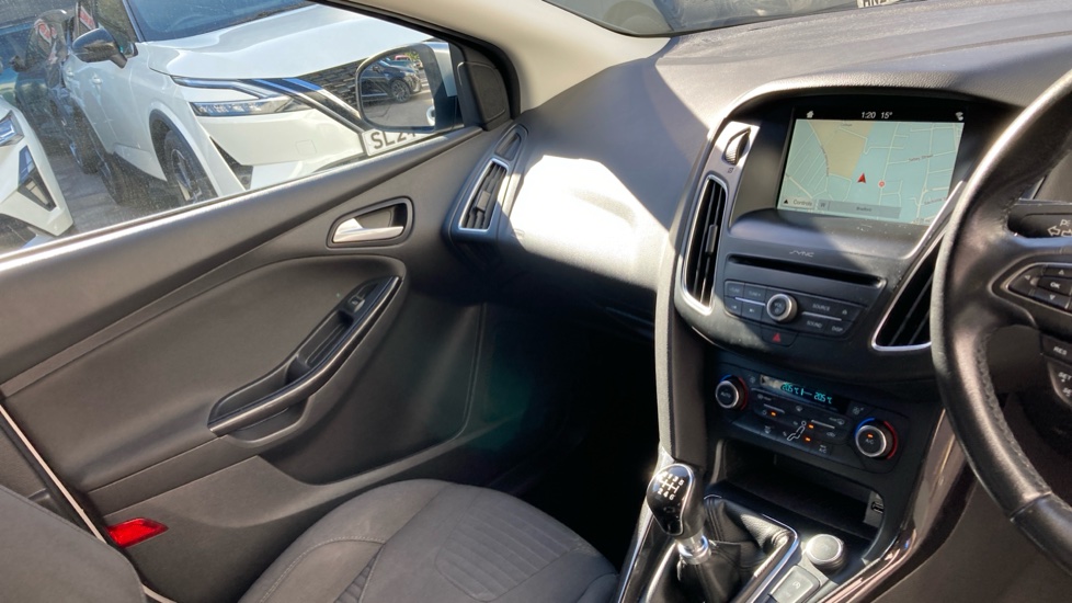 Ford Focus 1.0 EcoBoost 125 Titanium 5dr Petrol Hatchback - Image 14