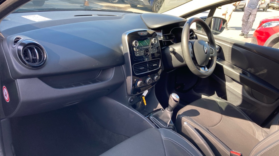 Renault Clio 0.9 TCE 75 Play 5dr Petrol Hatchback - Image 9