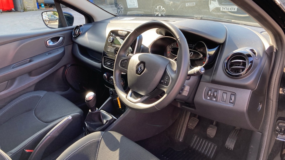 Renault Clio 0.9 TCE 75 Play 5dr Petrol Hatchback - Image 11