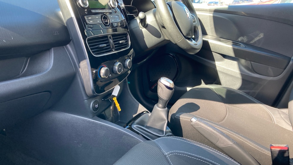 Renault Clio 0.9 TCE 75 Play 5dr Petrol Hatchback - Image 13