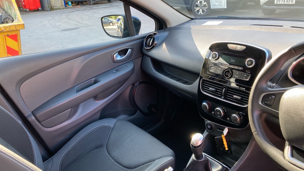 Renault Clio 0.9 TCE 75 Play 5dr Petrol Hatchback - Image 14