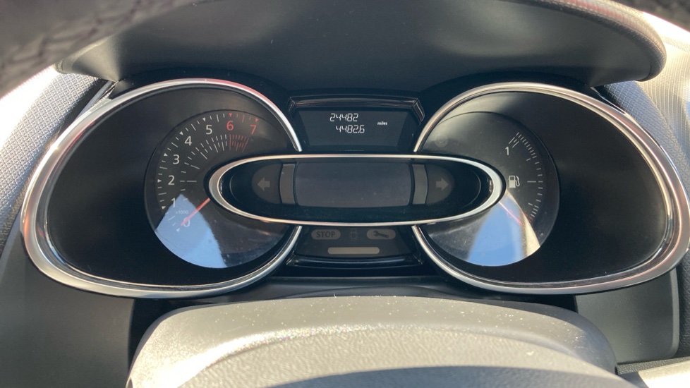 Renault Clio 0.9 TCE 75 Play 5dr Petrol Hatchback - Image 18