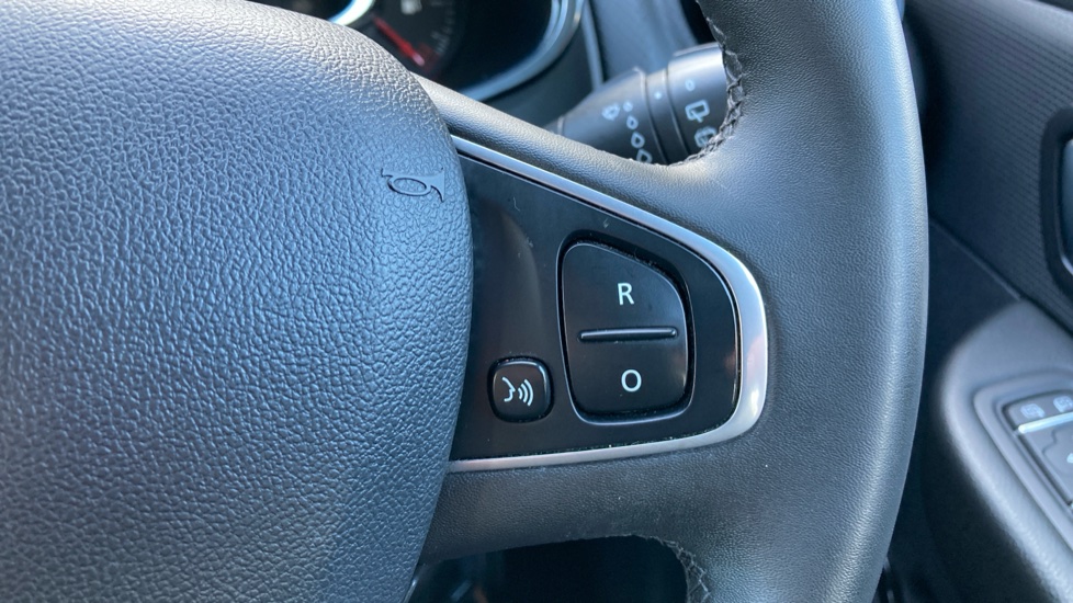 Renault Clio 0.9 TCE 75 Play 5dr Petrol Hatchback - Image 22