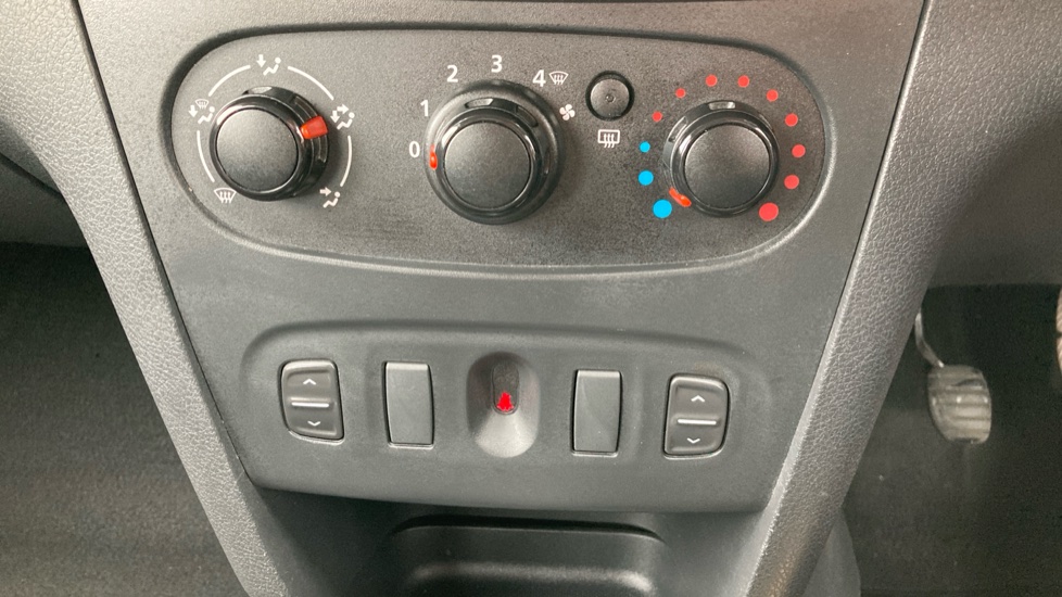Dacia Sandero Stepway 0.9 TCe Ambiance 5dr Petrol Hatchback - Image 21