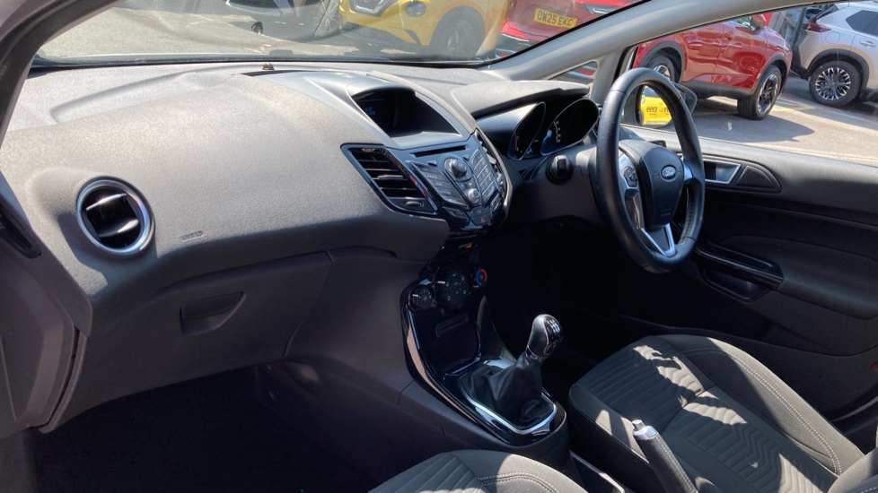 Ford Fiesta 1.25 82 Zetec 5dr Petrol Hatchback - Image 9