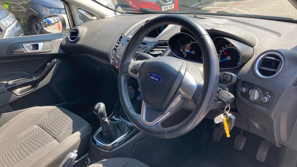 Ford Fiesta 1.25 82 Zetec 5dr Petrol Hatchback - Image 11