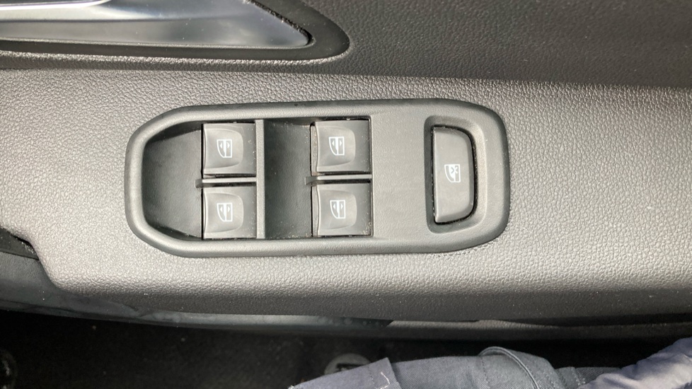 Dacia Duster 1.0 TCe 90 Comfort 5dr Petrol Estate - Image 25