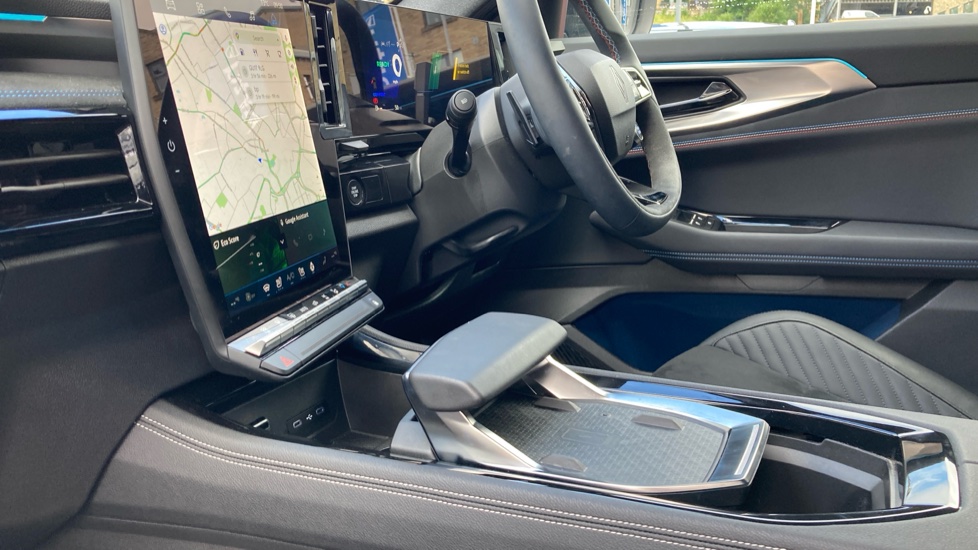 Renault Rafale E-Tech FHEV Techno Esprit Alpine 5dr Auto 4C Hybrid Estate - Image 13