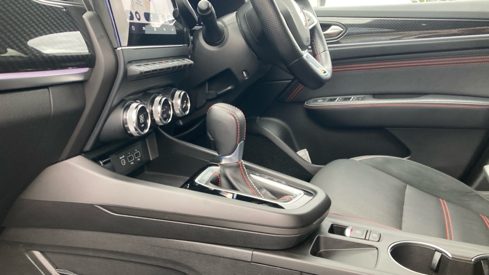 Renault Arkana 1.6 E-TECH Hybrid 145 R.S. Line 5dr Auto Hybrid Estate - Image 13