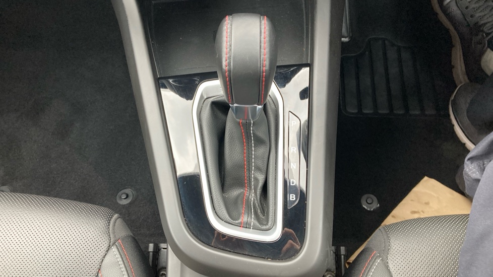 Renault Arkana 1.6 E-TECH Hybrid 145 R.S. Line 5dr Auto Hybrid Estate - Image 25