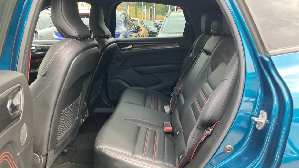 Renault Arkana 1.6 E-TECH Hybrid 145 R.S. Line 5dr Auto Hybrid Estate - Image 16