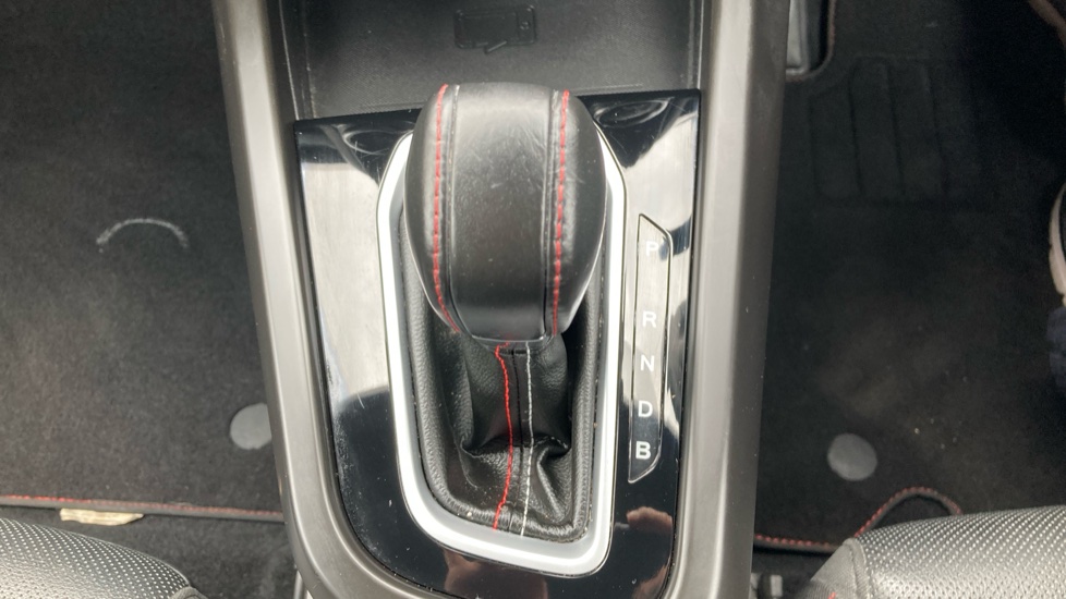 Renault Arkana 1.6 E-TECH Hybrid 145 R.S. Line 5dr Auto Hybrid Estate - Image 23