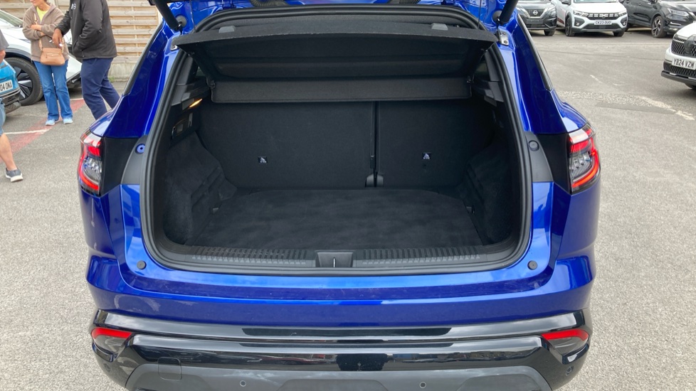 Renault Austral E-Tech FHEV Techno Esprit Alpine 5dr Auto Hybrid Estate - Image 4