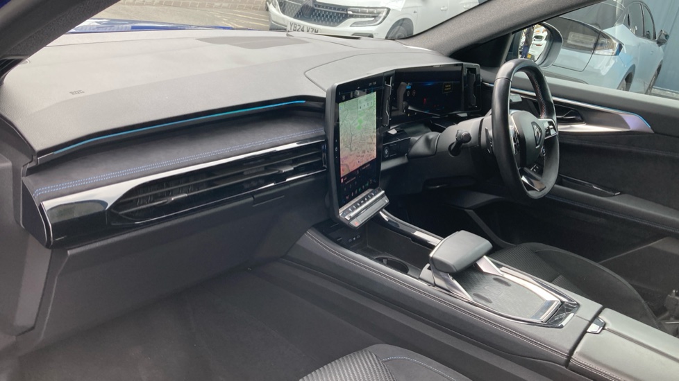 Renault Austral E-Tech FHEV Techno Esprit Alpine 5dr Auto Hybrid Estate - Image 9