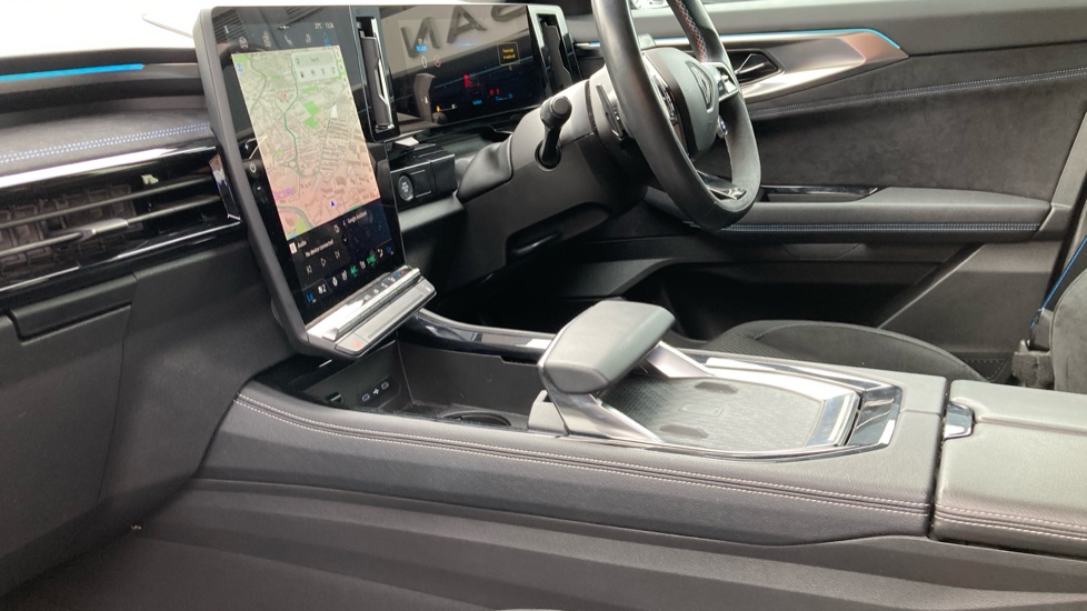 Renault Austral E-Tech FHEV Techno Esprit Alpine 5dr Auto Hybrid Estate - Image 13