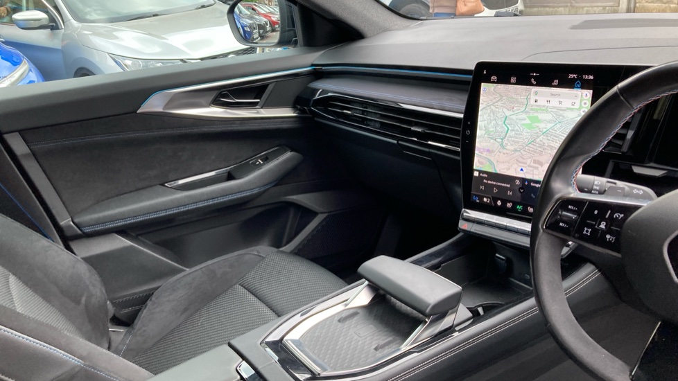 Renault Austral E-Tech FHEV Techno Esprit Alpine 5dr Auto Hybrid Estate - Image 14