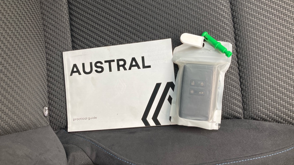 Renault Austral E-Tech FHEV Techno Esprit Alpine 5dr Auto Hybrid Estate - Image 19
