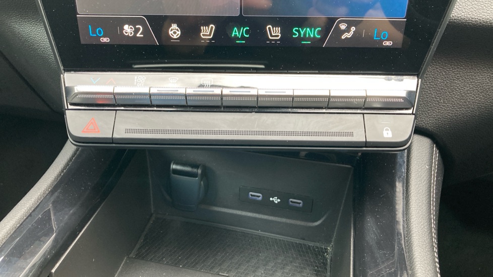 Renault Austral E-Tech FHEV Techno Esprit Alpine 5dr Auto Hybrid Estate - Image 22