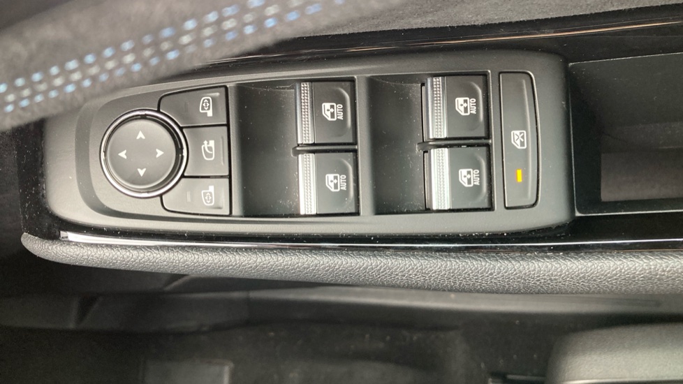 Renault Austral E-Tech FHEV Techno Esprit Alpine 5dr Auto Hybrid Estate - Image 28