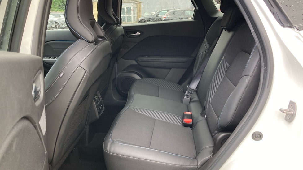 Renault Symbioz 1.6 E-Tech FHEV 145 Techno Esprit Alpine 5dr Auto Hybrid Estate - Image 16
