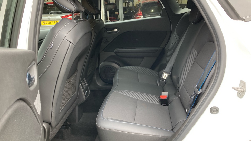 Renault Symbioz 1.6 E-Tech FHEV 145 Techno Esprit Alpine 5dr Auto Hybrid Estate - Image 16