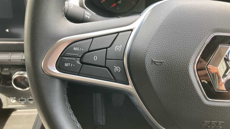 Renault Captur 1.5 dCi 95 Iconic 5dr Diesel Hatchback - Image 24
