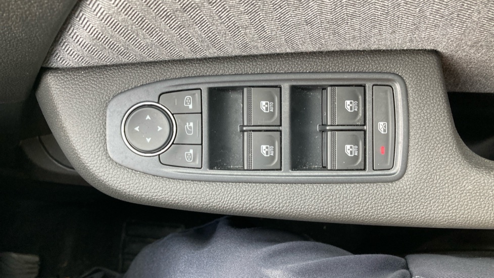 Renault Clio 1.0 TCe 90 Techno 5dr Petrol Hatchback - Image 26