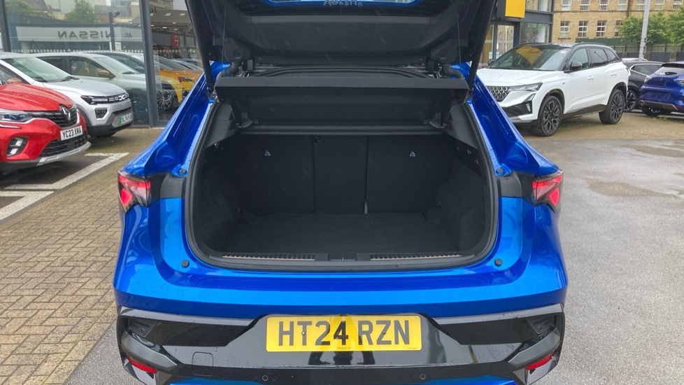 Renault Rafale E-Tech FHEV Iconic Esprit Alpine 5dr Auto 4C Hybrid Estate - Image 4