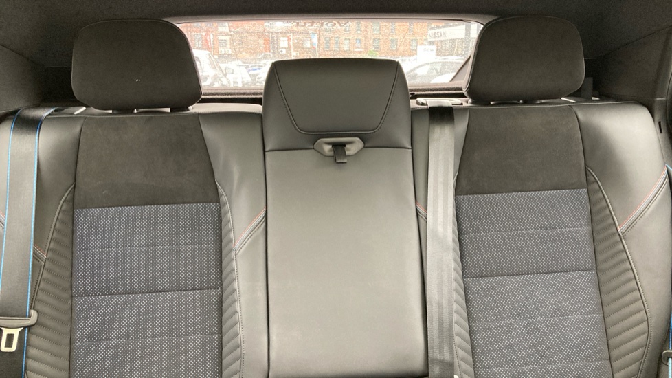 Renault Rafale E-Tech FHEV Iconic Esprit Alpine 5dr Auto 4C Hybrid Estate - Image 15