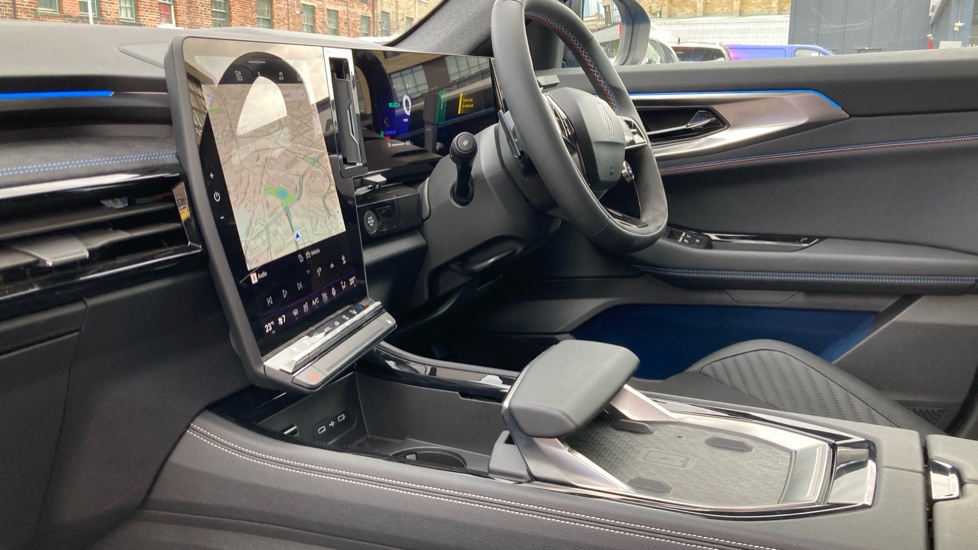 Renault Rafale E-Tech FHEV Iconic Esprit Alpine 5dr Auto 4C Hybrid Estate - Image 13