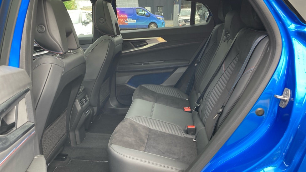 Renault Rafale E-Tech FHEV Iconic Esprit Alpine 5dr Auto 4C Hybrid Estate - Image 16
