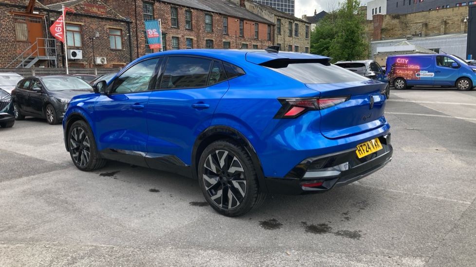 Renault Rafale E-Tech FHEV Iconic Esprit Alpine 5dr Auto 4C Hybrid Estate - Image 17