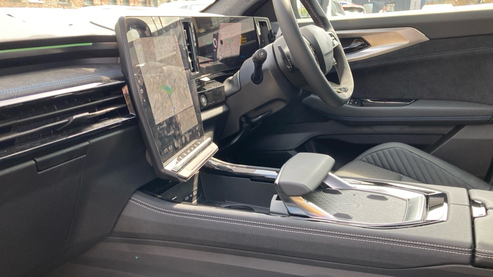 Renault Austral E-Tech Full Hybrid Iconic Esprit Alpine 5dr Auto Hybrid Estate - Image 13