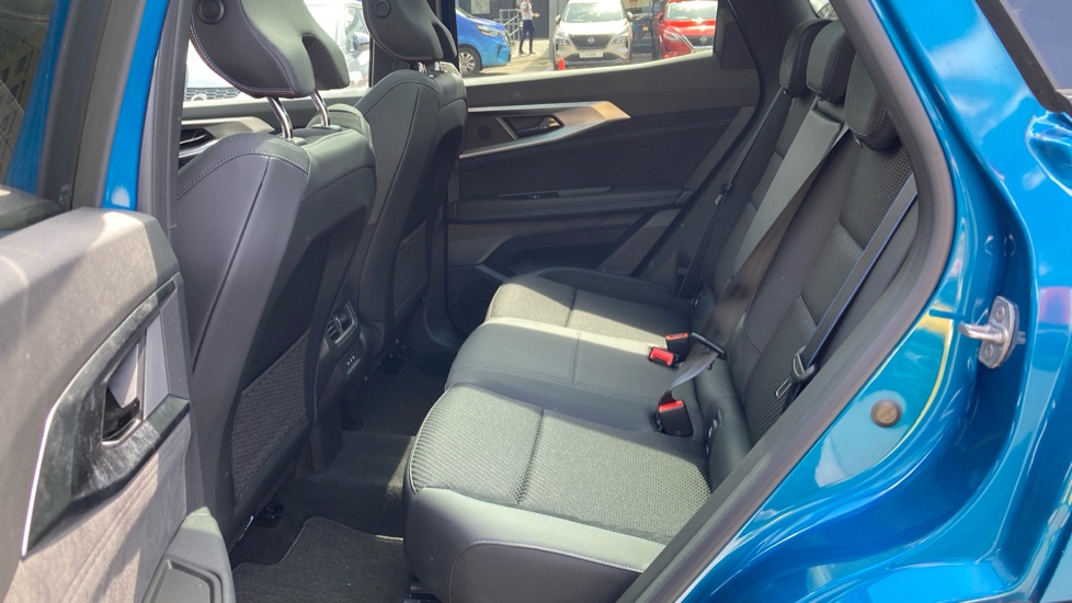 Renault Austral E-Tech Full Hybrid Iconic Esprit Alpine 5dr Auto Hybrid Estate - Image 16