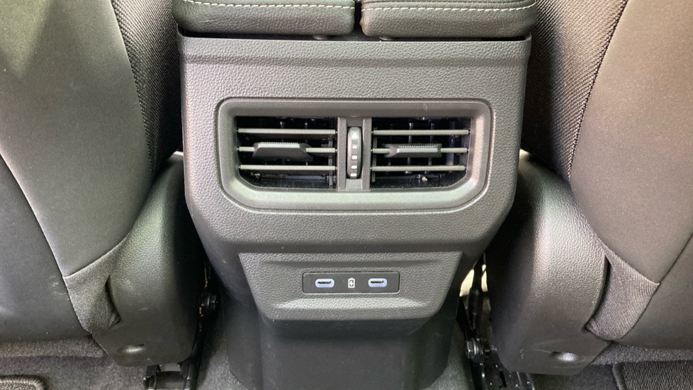 Renault Austral E-Tech Full Hybrid Iconic Esprit Alpine 5dr Auto Hybrid Estate - Image 17