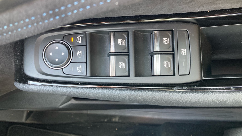 Renault Austral E-Tech Full Hybrid Iconic Esprit Alpine 5dr Auto Hybrid Estate - Image 23