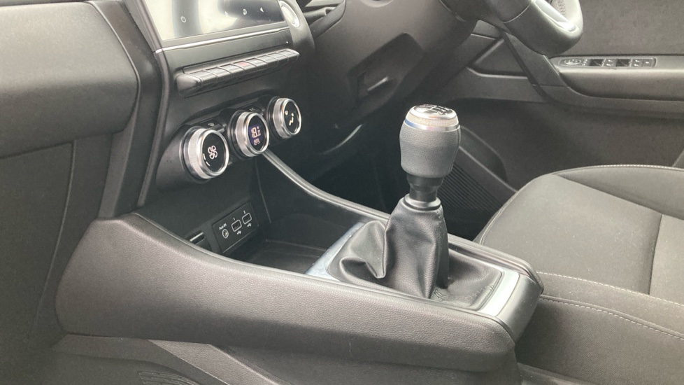 Renault Captur 1.0 TCE 100 Iconic 5dr Petrol Hatchback - Image 13