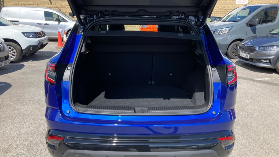 Renault Austral E-Tech FHEV Techno Esprit Alpine 5dr Auto Hybrid Estate - Image 4