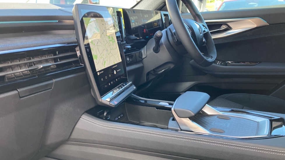 Renault Austral E-Tech FHEV Techno Esprit Alpine 5dr Auto Hybrid Estate - Image 13