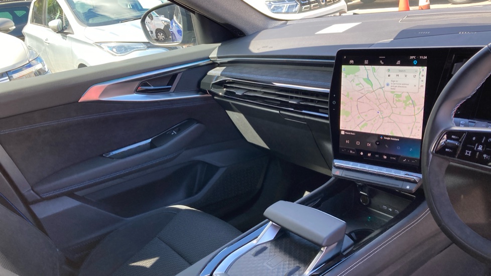 Renault Austral E-Tech FHEV Techno Esprit Alpine 5dr Auto Hybrid Estate - Image 14