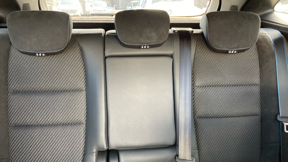 Renault Austral E-Tech FHEV Techno Esprit Alpine 5dr Auto Hybrid Estate - Image 15