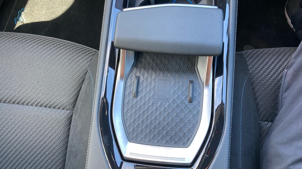Renault Austral E-Tech FHEV Techno Esprit Alpine 5dr Auto Hybrid Estate - Image 25