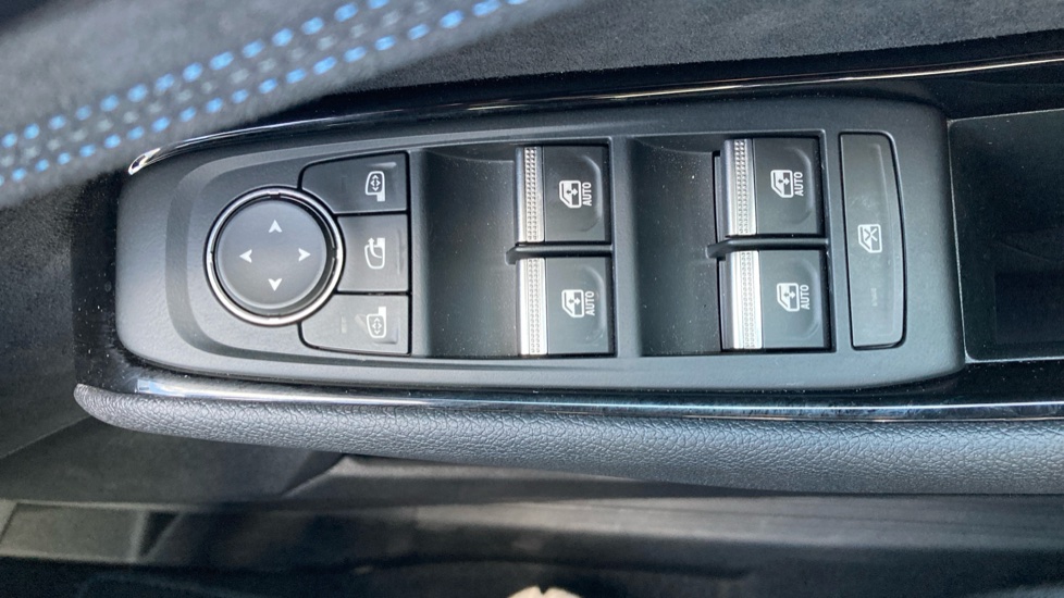 Renault Austral E-Tech FHEV Techno Esprit Alpine 5dr Auto Hybrid Estate - Image 28