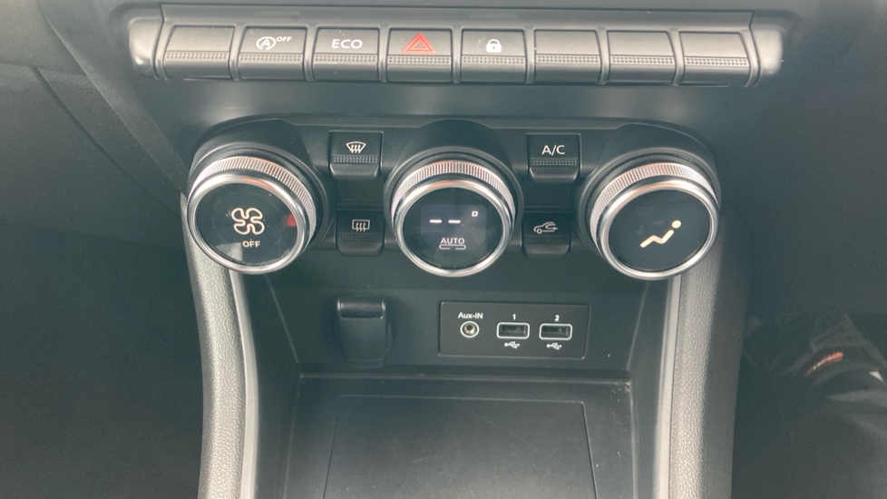 Renault Captur 1.0 TCE 100 Iconic 5dr Petrol Hatchback - Image 22